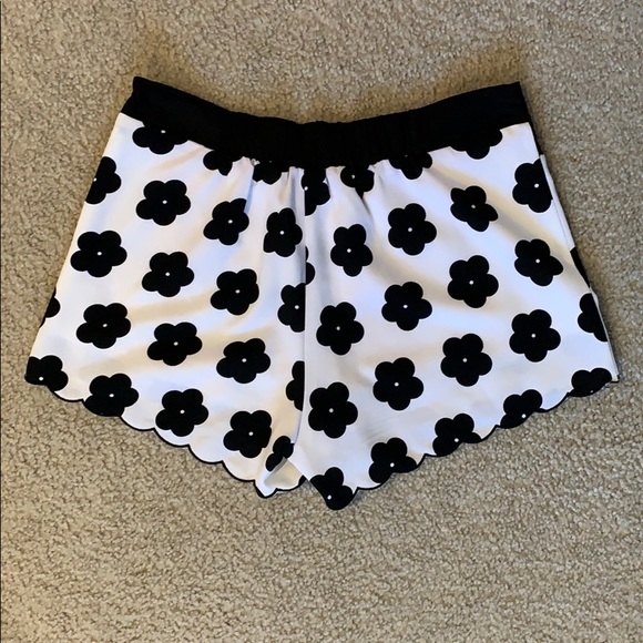 ❗️FINAL SALE Floral Shorts❗️ - Picture 2 of 2